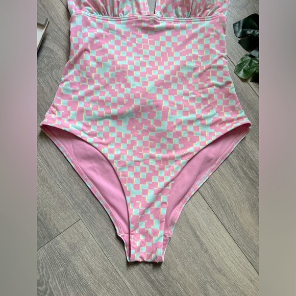 Vero moda VIP one piece swimsuit with scrunch ties. Size S. NWOT! - Picture 4 of 10